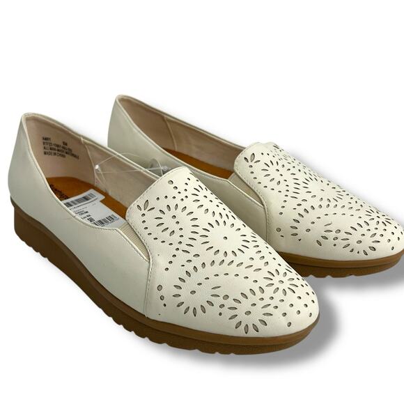 NEW Baretraps Amry Slip on Loafers Size 8 ivory Cream Lasercut Comfort Flats - Picture 2 of 11